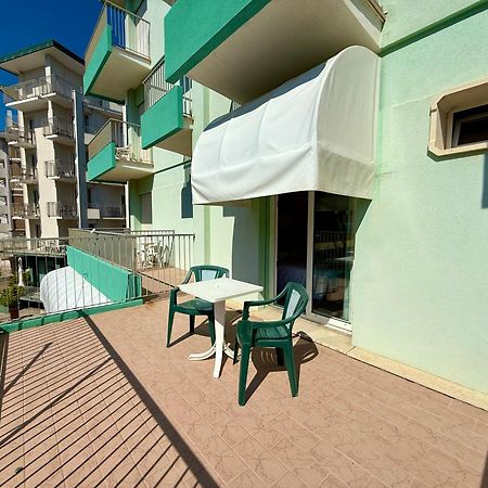 Hotel Palme Park & Beach Included リド・ディ・イエゾロ エクステリア 写真