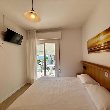 Hotel Palme Park & Beach Included リド・ディ・イエゾロ エクステリア 写真
