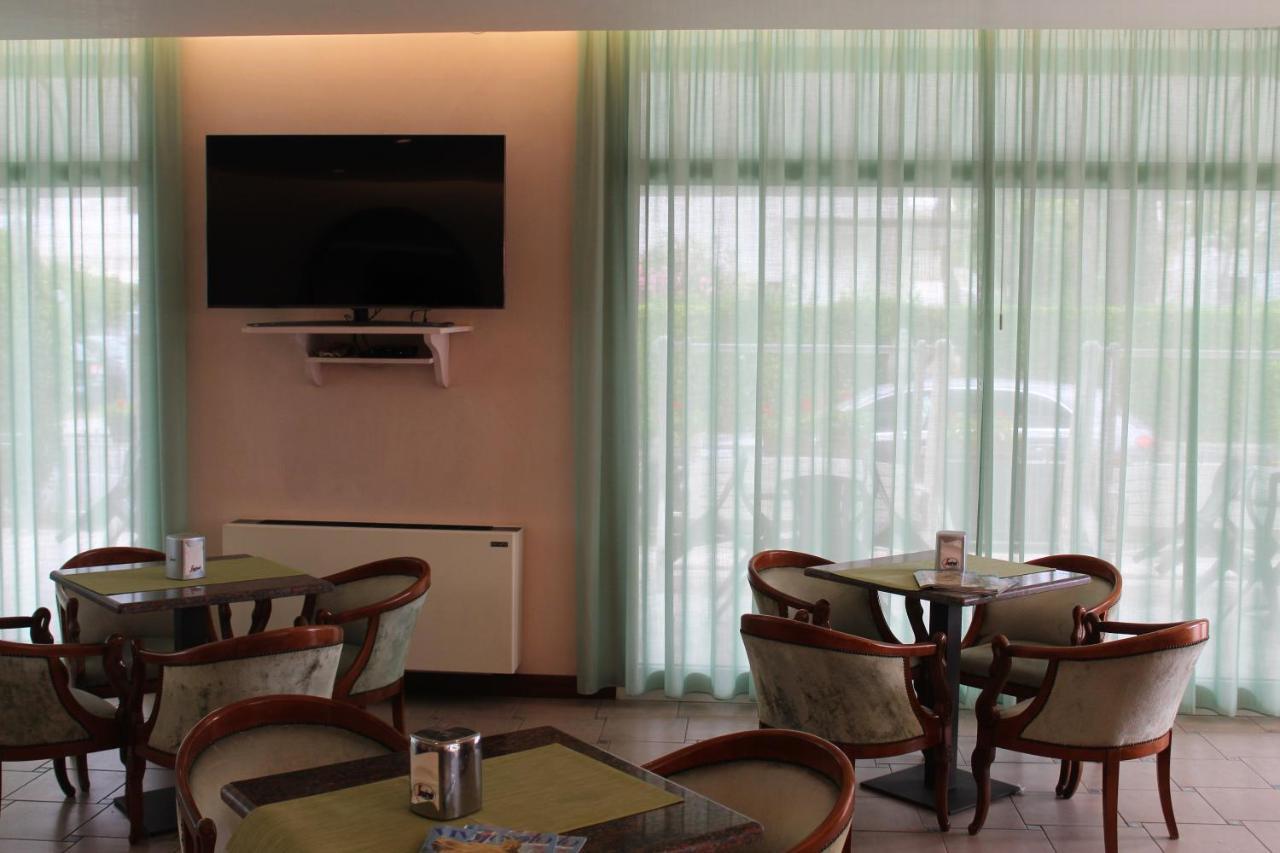 Hotel Palme Park & Beach Included リド・ディ・イエゾロ エクステリア 写真