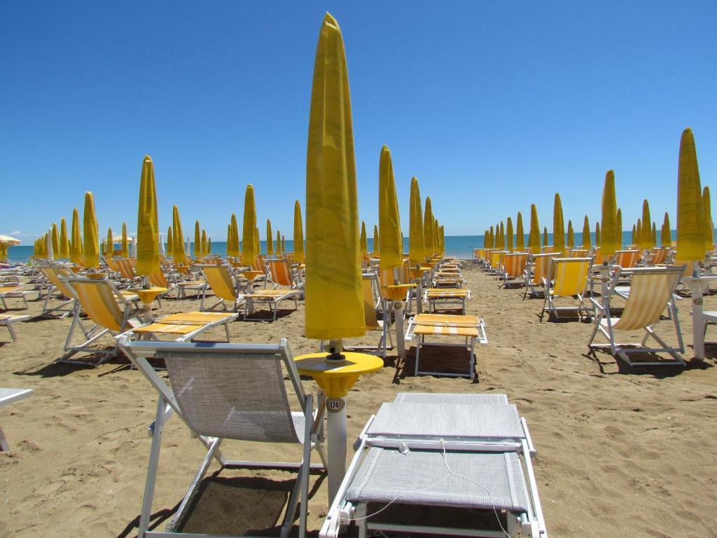 Hotel Palme Park & Beach Included リド・ディ・イエゾロ エクステリア 写真