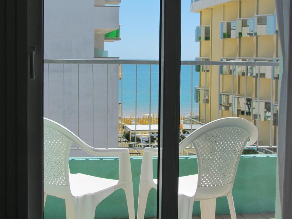 Hotel Palme Park & Beach Included リド・ディ・イエゾロ エクステリア 写真